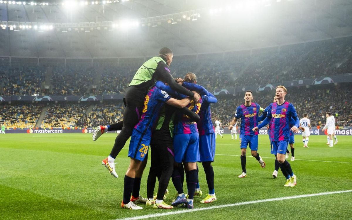 El Barça celebra el gol que marcó en el campo del Dinamo Kiev, en Champions / FCB
