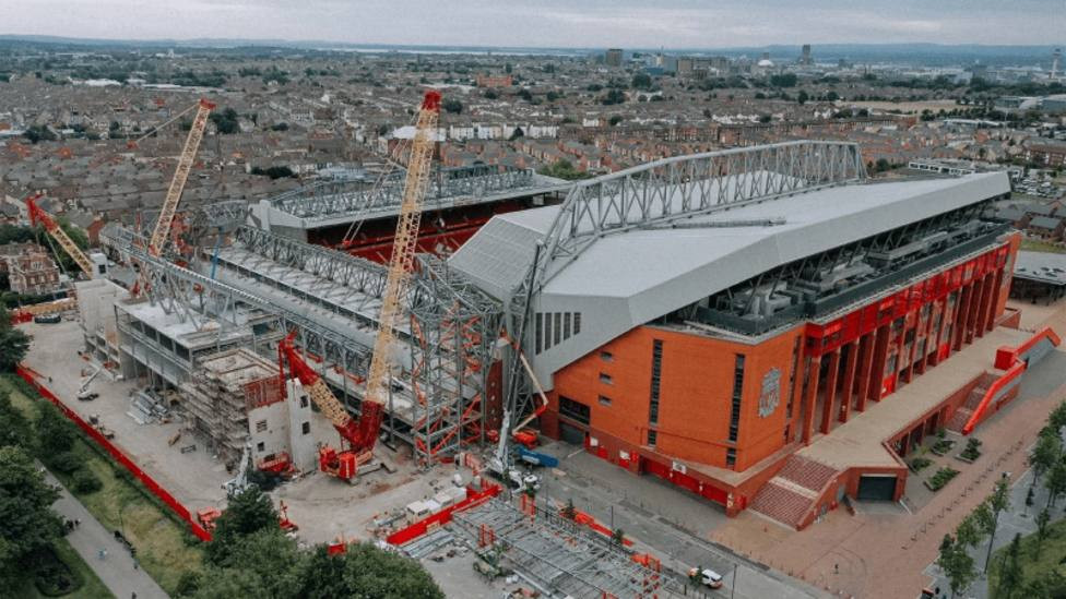 Obras de ampliación de un fondo de Anfield, el campo del Liverpool : REDES