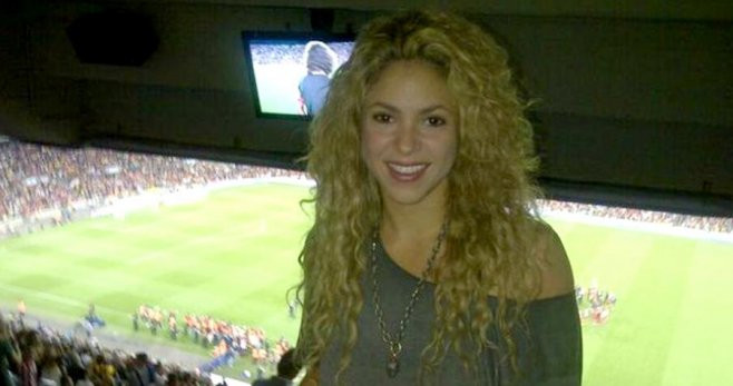 Una foto de archivo de Shakira en un palco del Camp Nou / REDES