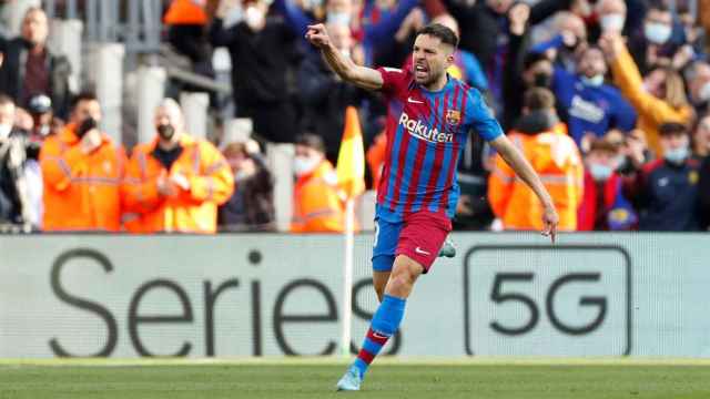 Jordi Alba celebra su espectacular gol al Atlético / EFE