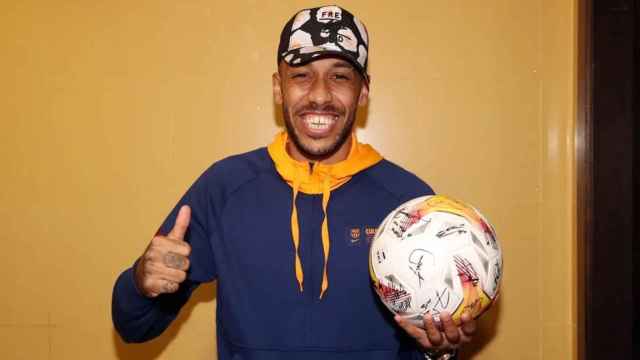 Aubameyang, feliz, tras anotar un hat-trick contra el Valencia CF / FCB