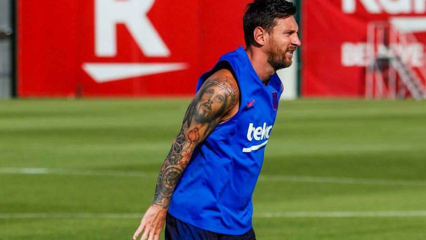 Leo Messi en el entrenamiento de este lunes con el FC Barcelona / EFE