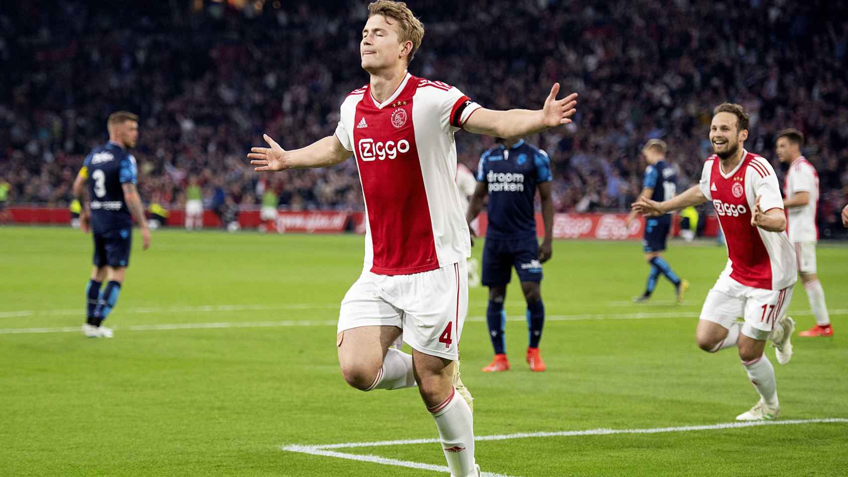 Matthijs de Ligt celebrando un gol con el Ajax / EFE