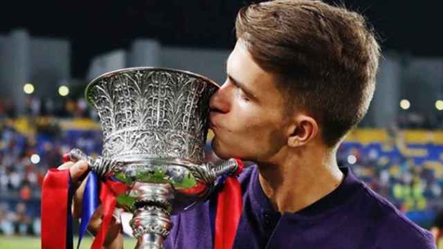 Denis Suárez besa el trofeo de la Supercopa de España 2018 / INSTAGRAM