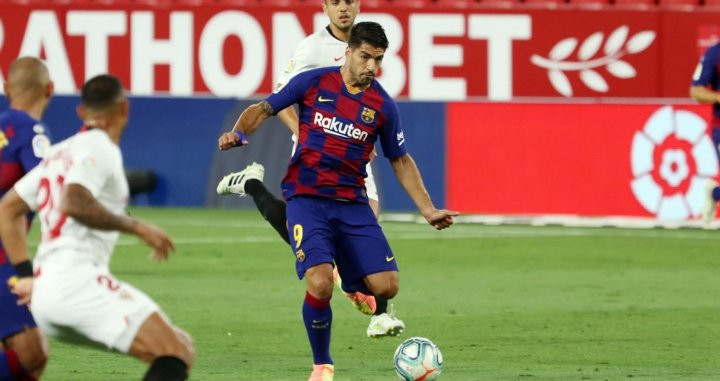 Luis Suárez jugando contra el Sevilla / FC Barcelona