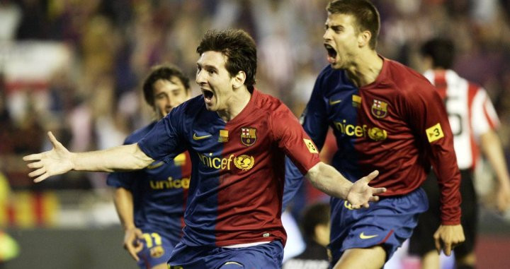 Leo Messi marcando el segundo gol de la final de la Copa del Rey / EFE