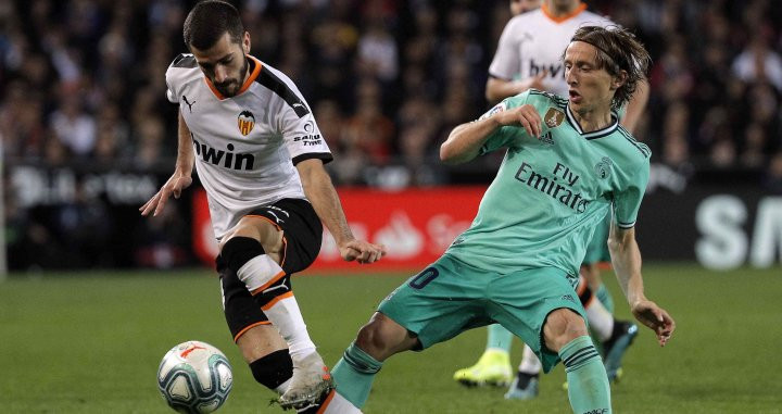 Luka Modric en el partido contra el Valencia / EFE