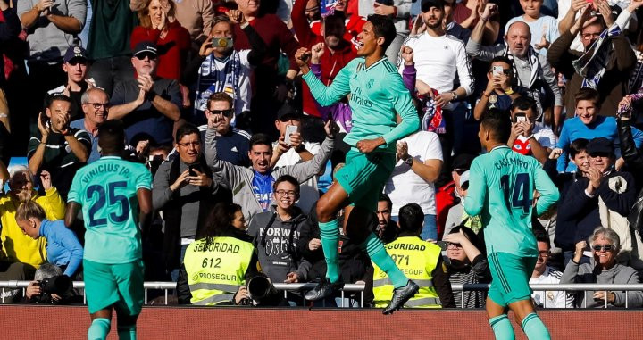 Raphael Varane celebrando su gol contra el Espanyol / EFE