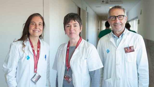 Los doctores Cristina Muniesa, Fina Climent y Octavi Servitge, del Hospital de Bellvitge y el Instituto de Investigación Biomédica de Bellvitge (Idibell) / IDIBELL