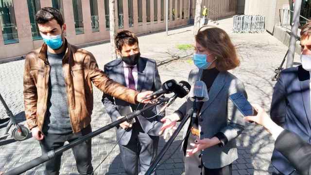 Janet Sanz (c), tras su declaración judicial por el 'caso Buenos Aires' en Barcelona / CG