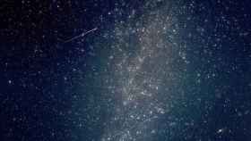 Estrellas fugaces cruzando el cielo / EFE
