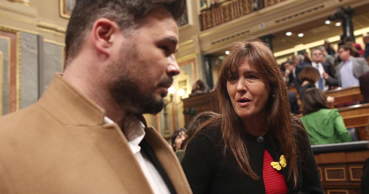 El portavoz de ERC en el Congreso, Gabriel Rufián, con Laura Borràs, a quien acusa de contratar a un asesino confeso / EUROPA PRESS