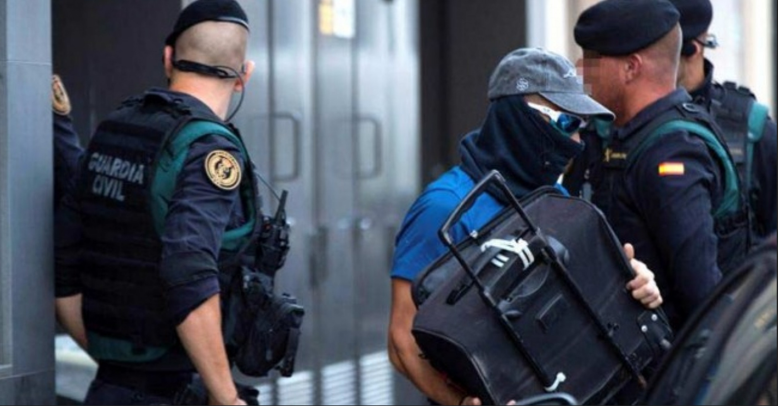 La Guardia Civil durante la operación judas, en la que detuvieron al presunto CDR Alexis Codina / EFE