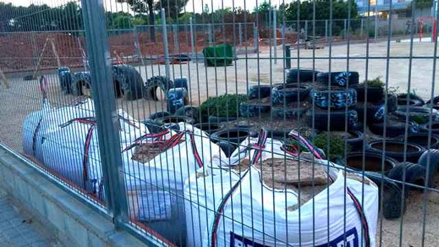 Barracones y material de construcción en la Escola Virolet de Sabadell / CG