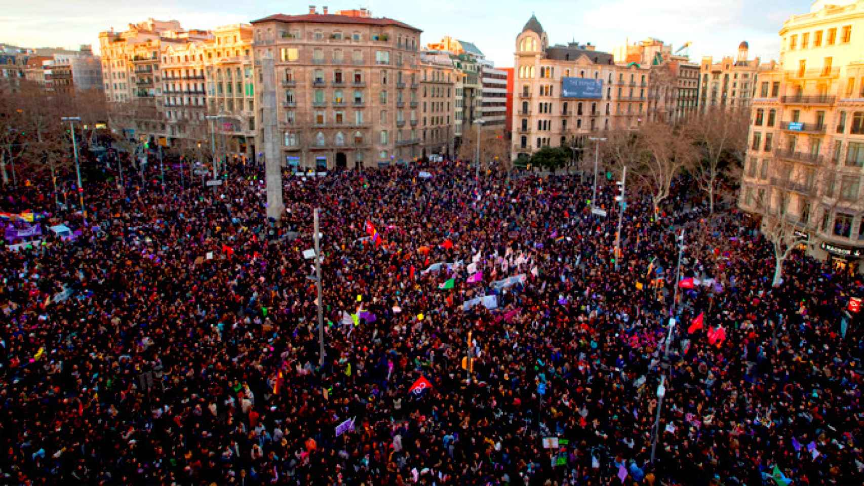 España se moviliza masivamente a favor de la igualdad de género