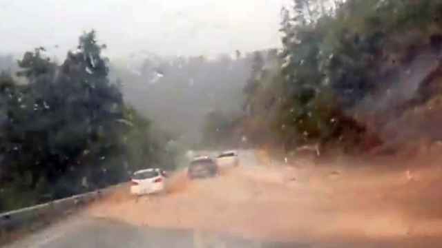 Las lluvias intensas inundan una carretera en el Bages / METEOCAT