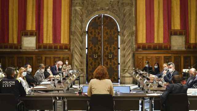 Reunión del Ayuntamiento de Barcelona con el cuerpo consular / AYUNTAMIENTO DE BARCELONA