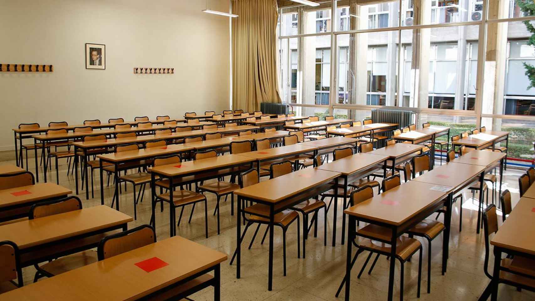Un aula vacía, sin universitarios, en una universidad / EUROPA PRESS