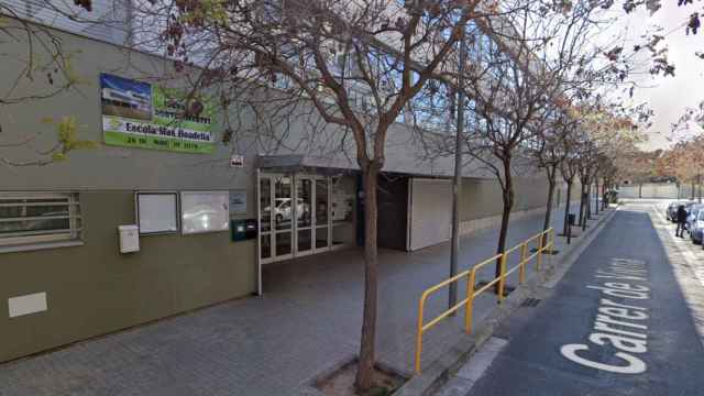 Fachada del colegio Mas Boadella de Sabadell, cerrado por coronavirus / MAPS