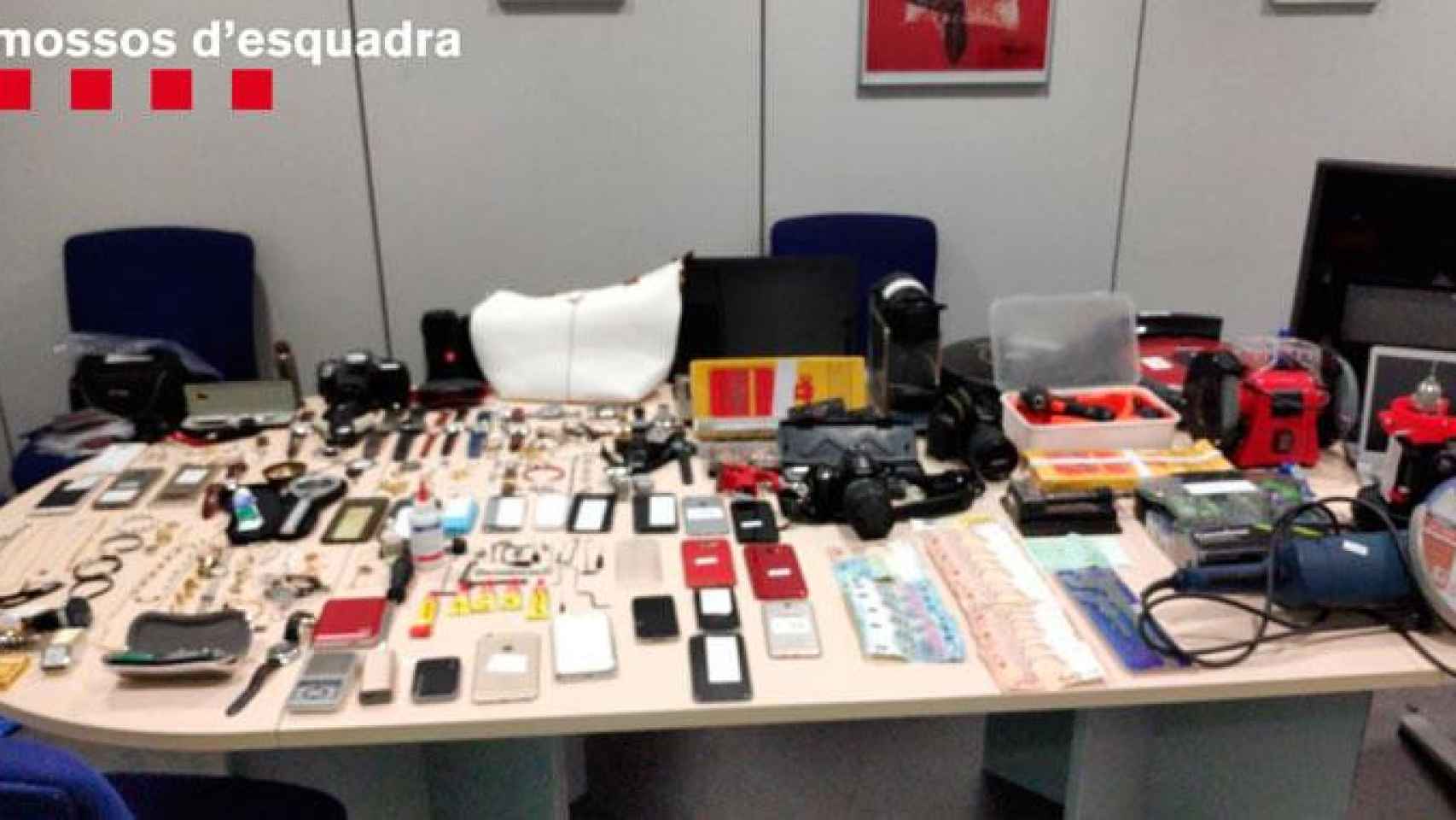 Cae una banda por robos a domicilios en Barcelona / MOSSOS D'ESQUADRA