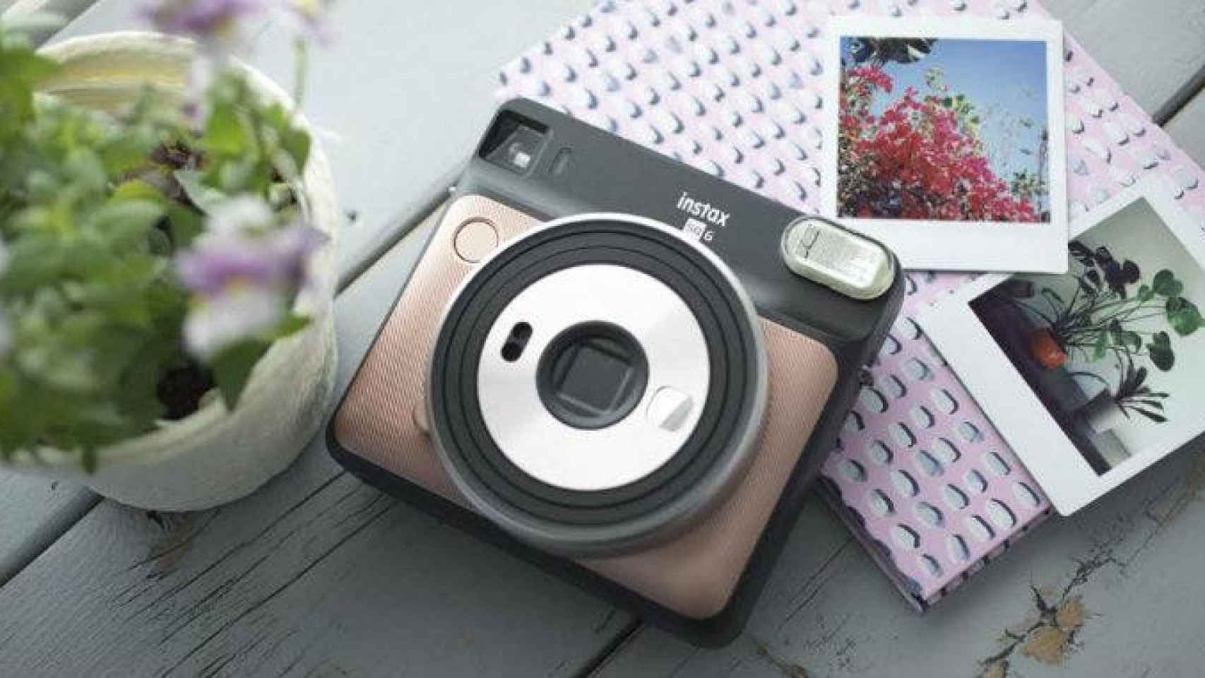 Una imagen de la cámara instantánea de Fujifilm Instax SQ6