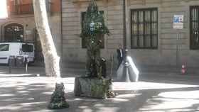 Una estatua humana en las Ramblas de Barcelona.