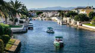 Así es la Venecia catalana: canales y casas de lujo en la Costa Brava
