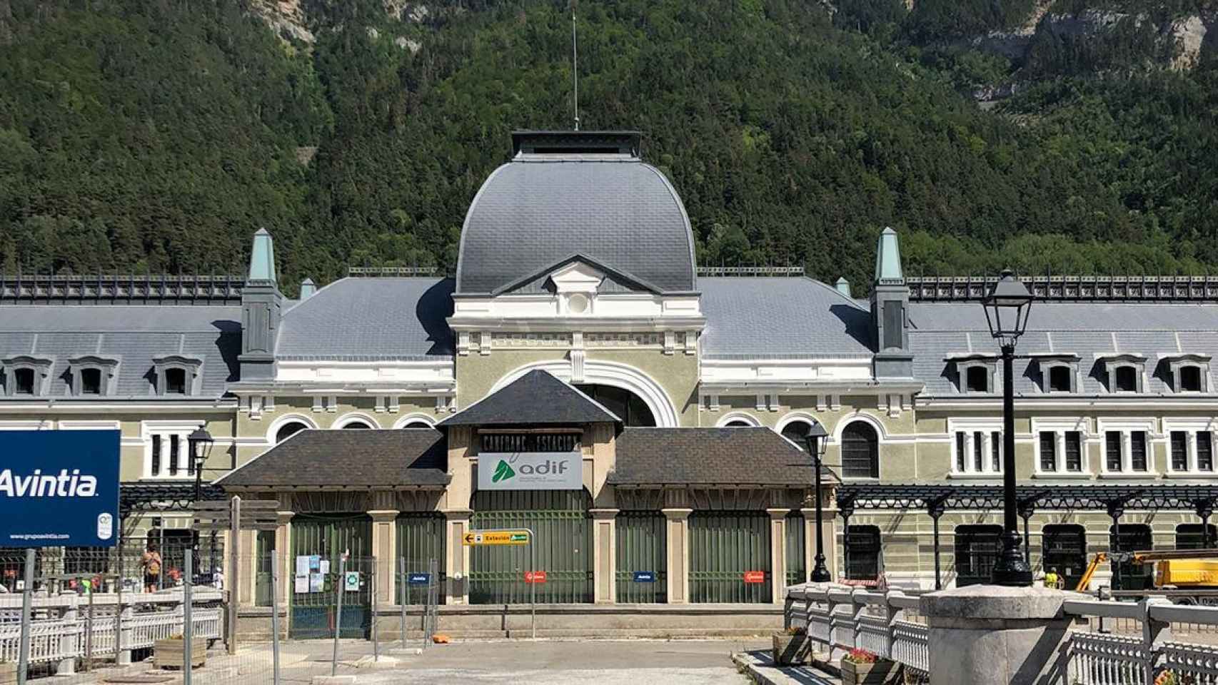 La antigua estación de Canfranc, en plena remodelación / GERARD MATEO - CG