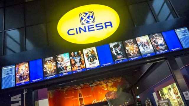 Cinesa alquila una de sus salas en Barcelona a los terraplanistas / FOTOMONTAJE CG