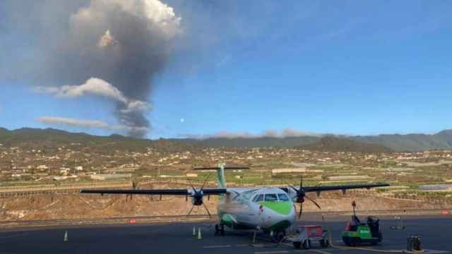 Cierra el aeropuerto de La Palma por acumulación de ceniza volcánica /TWITTER