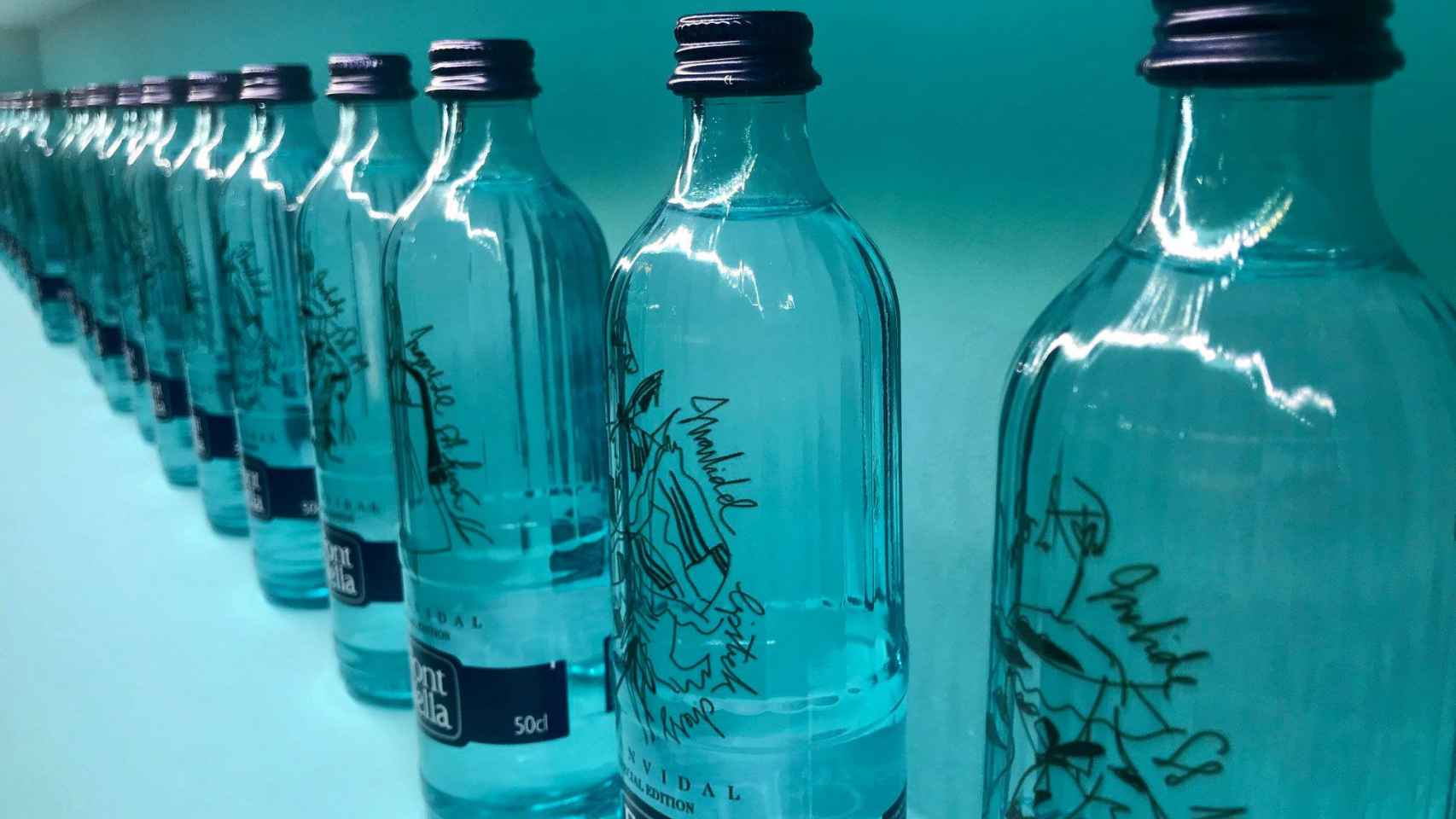 Botellas de agua mineral de Font Vella / CG