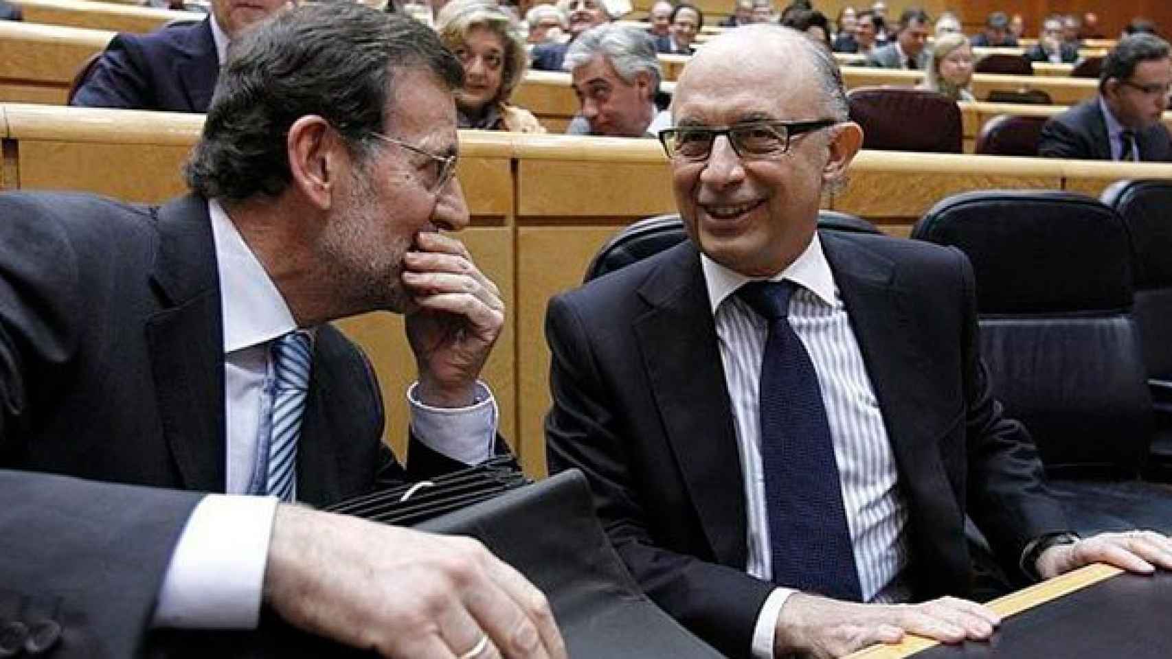 Mariano Rajoy y su ministro de Hacienda, Cristóbal Montoro, en el Senado.