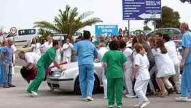 Protestas de sanitarios por los recortes en el hosptal de Puerto Real.