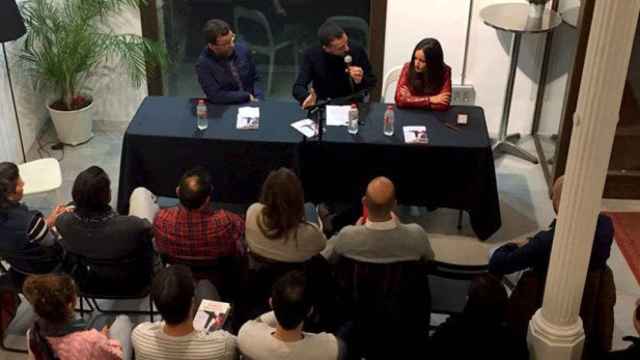 Núria Vázquez, periodista de Crónica Global, durante la presentación de su segundo libro, 'Damas del Raval', editado por Espai Literari  / CG