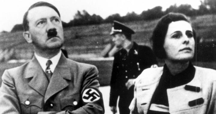 Adolf Hitler, con la realizadora Leni Riefenstahl, autora de los filmes ‘El triunfo de la voluntad’ y ‘Olympia’.
