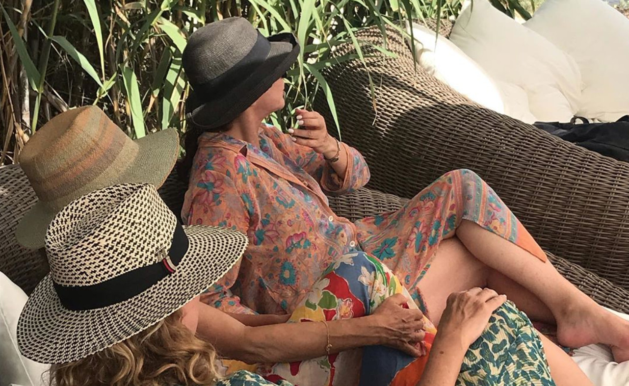 Ana Rosa Quintana con sus amigas en una playa gay de Ibiza / INSTAGRAM