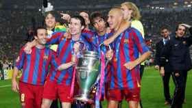Los jugadores del Barça de Rijkaard, celebrando la conquista de la Champions League en París / FCB
