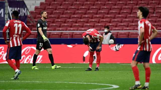 Los jugadores del Atlético, lamentando una derrota en Liga | EFE