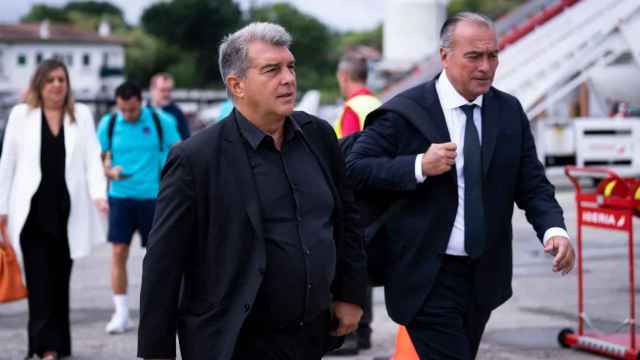 Joan Laporta, junto a Rafa Yuste, en uno de los viajes del Barça / FCB