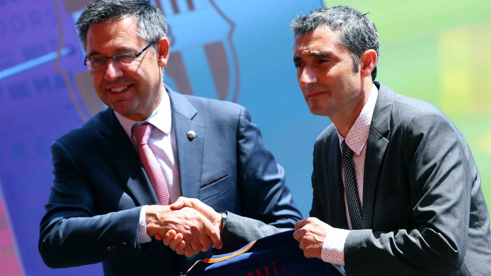 Una foto de Josep Maria Bartomeu y Ernesto Valverde durante su presentación hace dos años / FCB