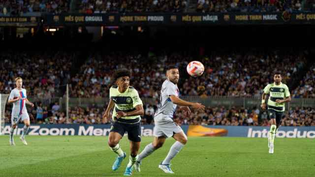 Jordi Alba, contra el Manchester City / LUIS MIGUEL AÑÓN (CULEMANIA)