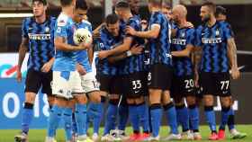 Los jugadores del Nápoles lamentando un gol del Inter de Milán / Redes