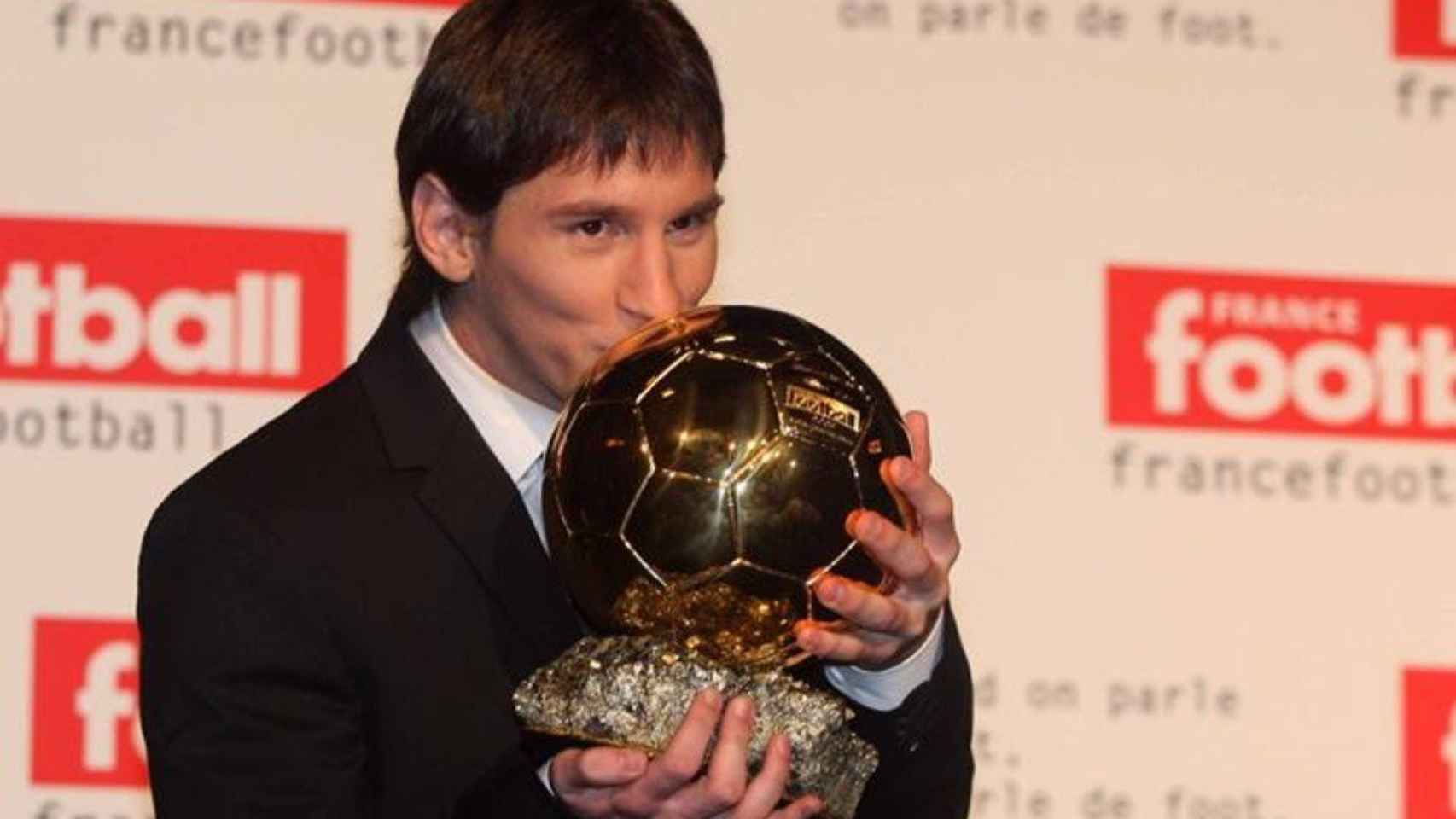Leo Messi su primer Balón de Oro / EFE
