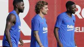 Dembelé, Umtiti y Griezmann en un entrenamiento del Barça / EFE