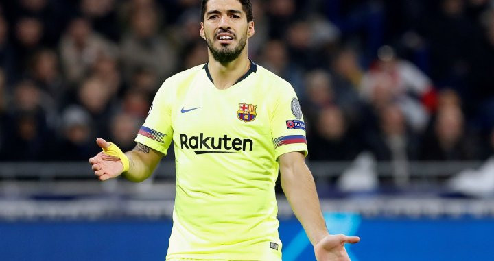 Luis Suárez reacciona durante el partido ante el Olympique de Lyon / EFE