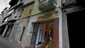 Los edificios 27 y 25 de la calle Santa Teresa de Mataró, amenazados de derrumbe por la aparición de grietas / GOOGLE STREET VIEW