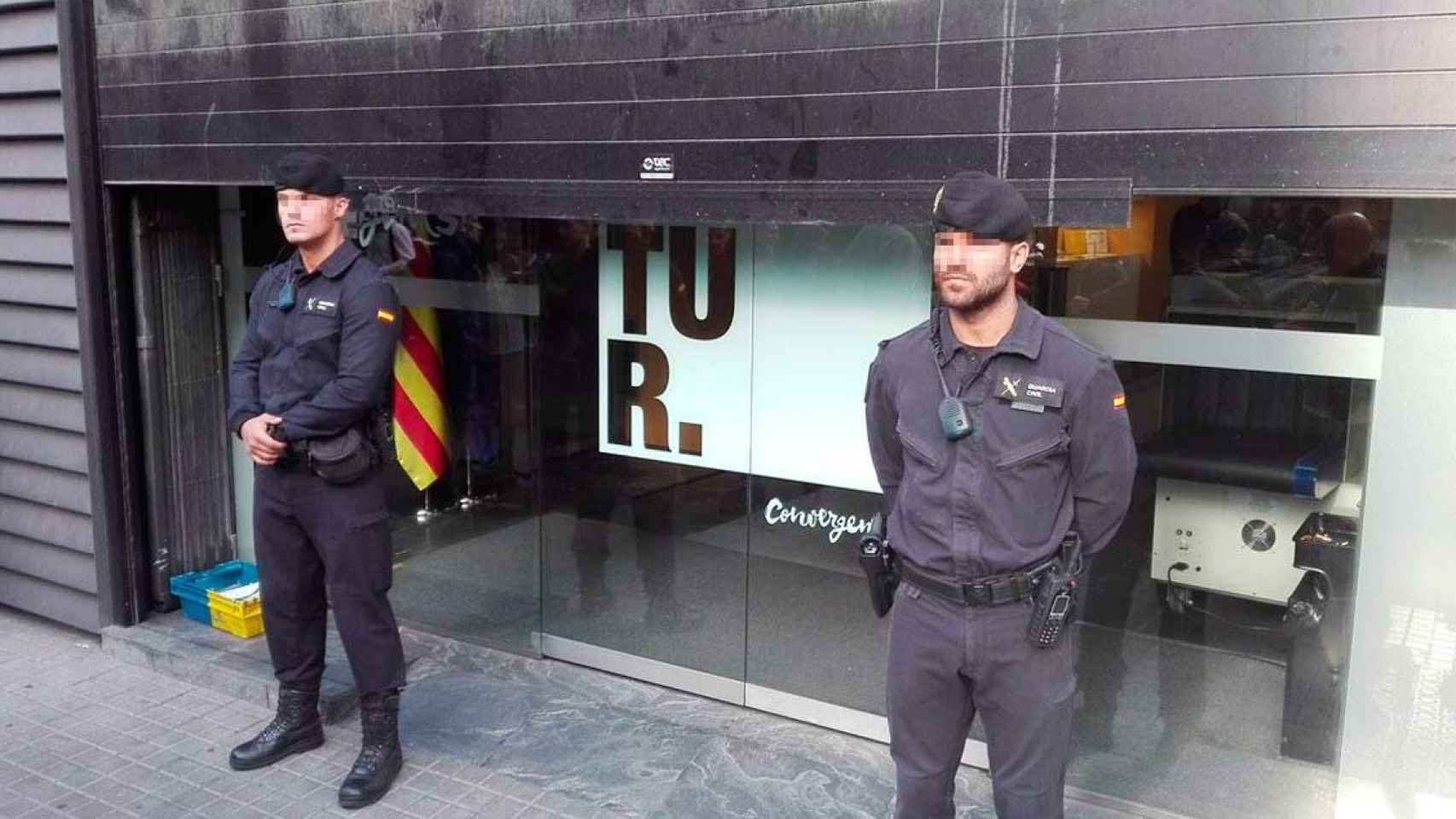 Imagen de un registro de la Guardia Civil en la antigua sede de CDC en Barcelona / EP