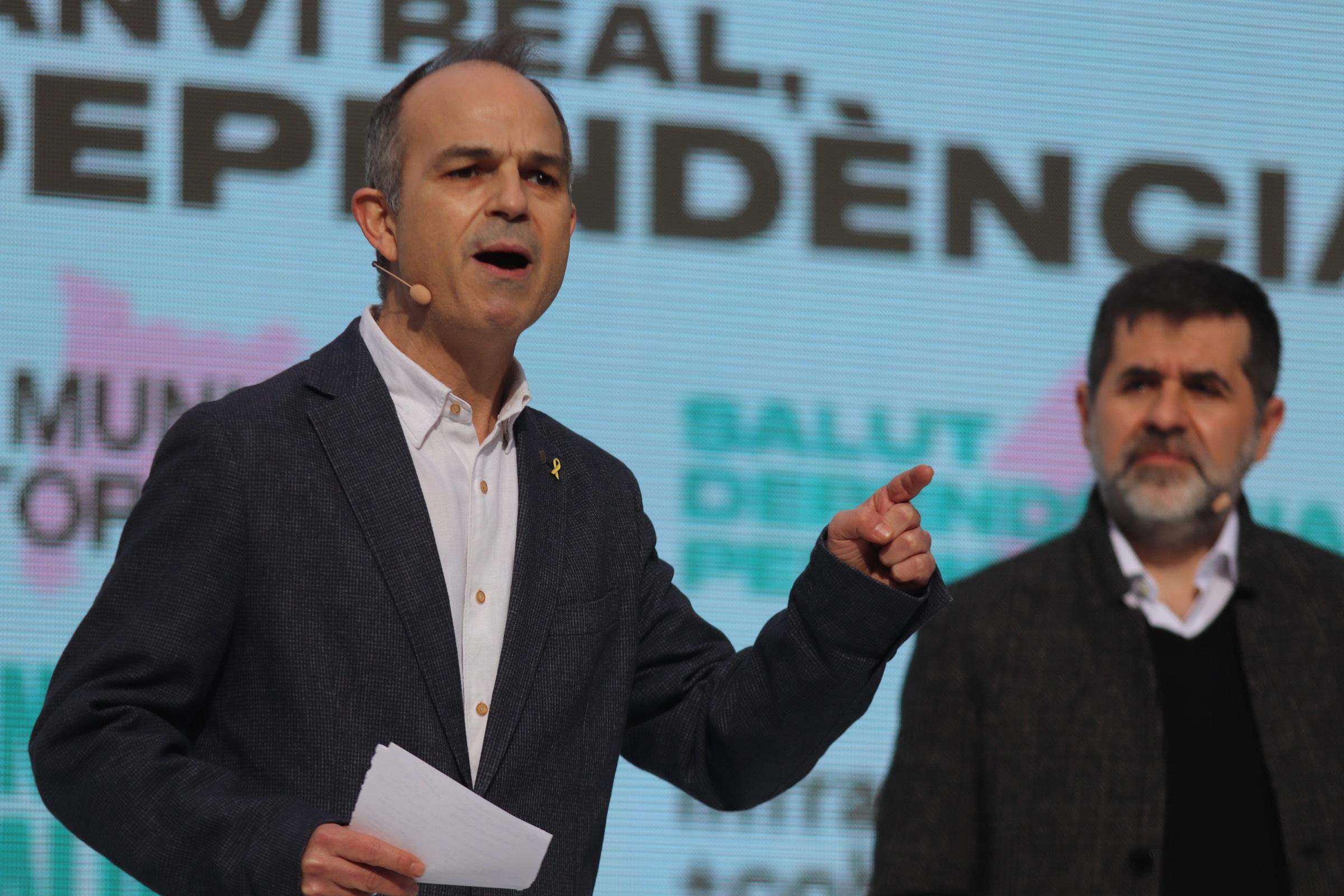 El exconseller catalán Jordi Turull y el secretario general de JxCat, Jordi Sánchez, durante un acto electoral / EUROPA PRESS