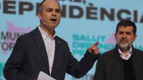 El exconseller catalán Jordi Turull y el secretario general de JxCat, Jordi Sánchez, durante un acto electoral / EUROPA PRESS