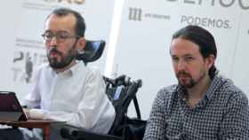 El líder de Podemos, Pablo Iglesias, y el secretario de Organización, Pablo Echenique, durante la presentación de su plan económico en el Círculo de Bellas Artes de Madrid / EFE